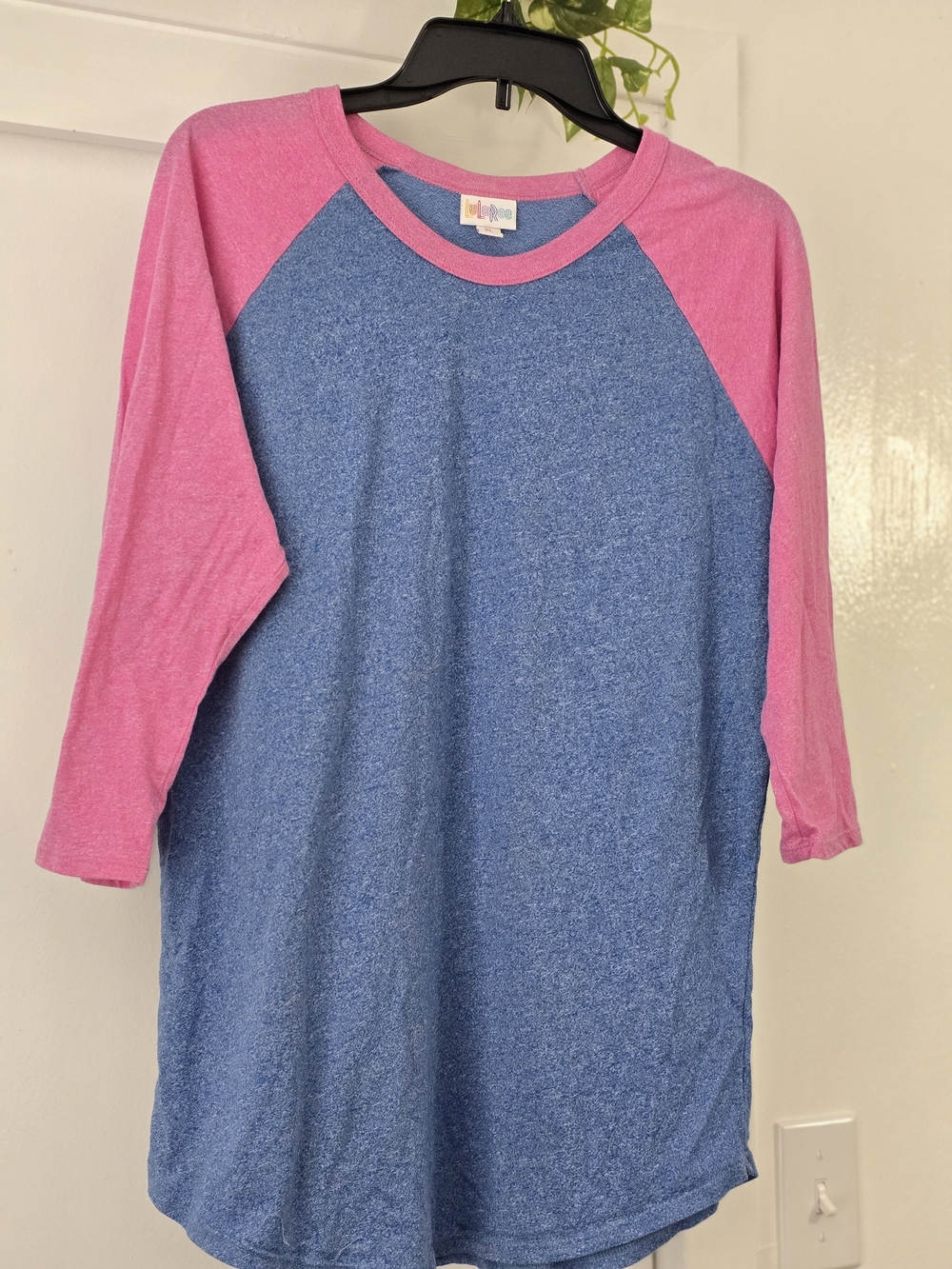 LuLaRoe Women's XL Blue Pink Colorblock Raglan 3/4 Sleeve T-Shirt Cotton Poly